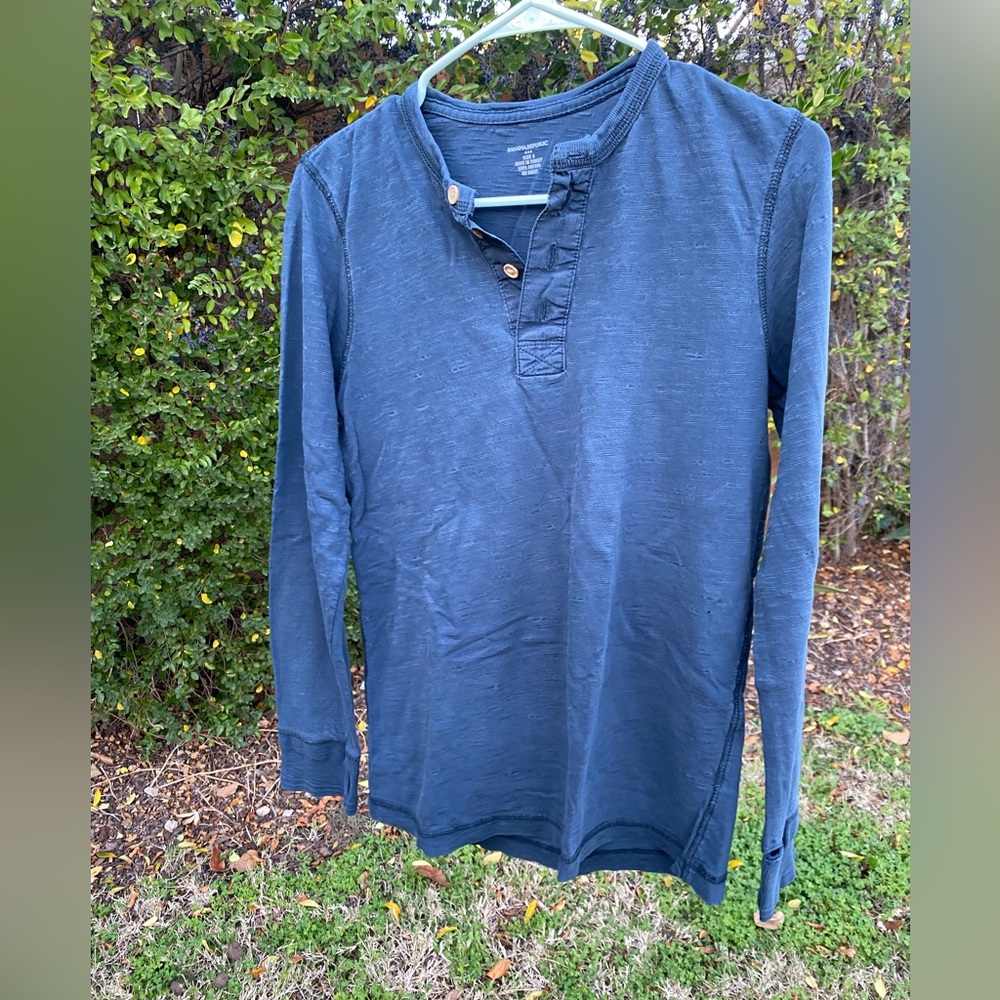 Banana Republic longsleeve Henley shirt size small
